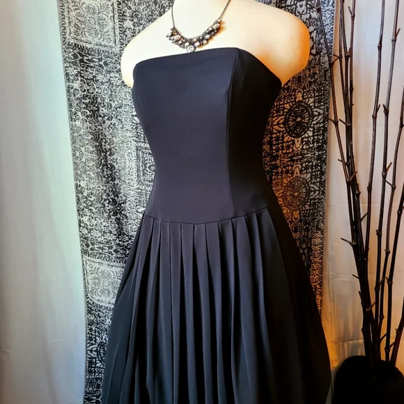 WHBM...STUNNING DRESS - Picture 1 of 5